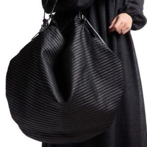 Gianni Segatta Italia 刺繍ホーボーバッグ ブラックレザー製 Gianni Segatta Italia 刺繍ホーボーバッグ ブラックレザー製